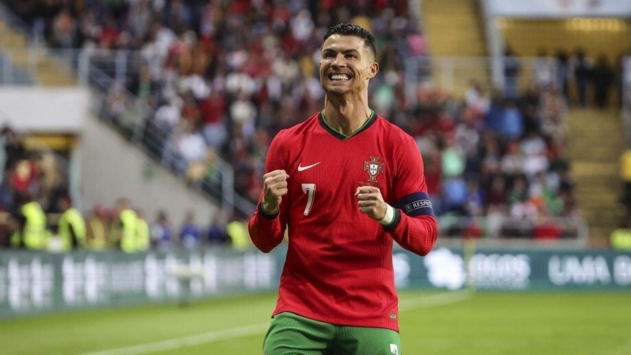 jiuyou游戏-C罗重返赛场,出色发挥首场状态出色,巴黎圣日耳曼观众沸腾!-jiuyou游戏